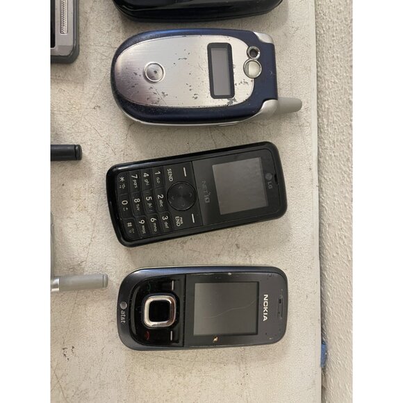 LOT OF 9 CELL PHONES SAMSUNG LG MOTOROLA HTC ALCATEL ETC SOLD AS IS F6.5 - Picture 5 of 10